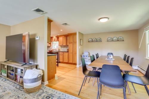 Una cocina o zona de cocina en Charming Highland Falls Home Less Than 2 Mi to West Point!