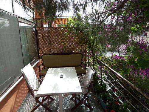 Balkón nebo terasa v ubytování izmir Tatil Evi Beach Resort Seferihisar