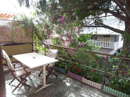 Balkón nebo terasa v ubytování izmir Tatil Evi Beach Resort Seferihisar