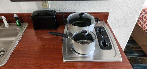 Kaffee-/Teezubehör in der Unterkunft All Towne Suites