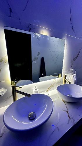 a bathroom with a white sink and a mirror at H et L in Tortuguero