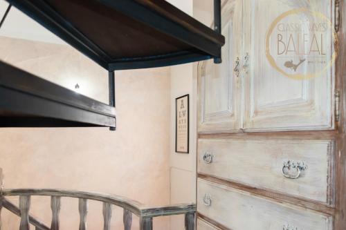 a kitchen with a stove and a hood at Baleal Classic Waves Guest House in Baleal