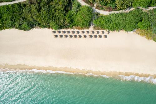 HUALUXE Sanya Yalong Bay Resort — Beach