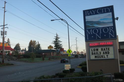 a sign for a motel on the side of a road at Bay City Inn in Bellingham