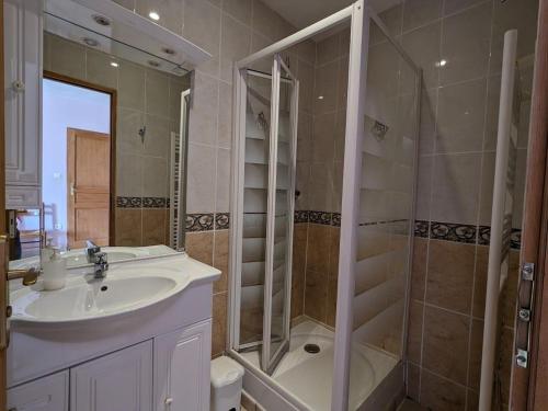 a bathroom with a sink and a shower at Charmant gîte historique avec terrasse, salle de jeux, et recharge électrique – proche Vittel & Contrexéville - FR-1-589-219 in Serocourt