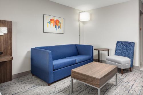 Χώρος καθιστικού στο Holiday Inn Express Kearney by IHG
