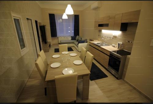 Majoituspaikan Modern apartment - Astoria square keittiö tai keittotila