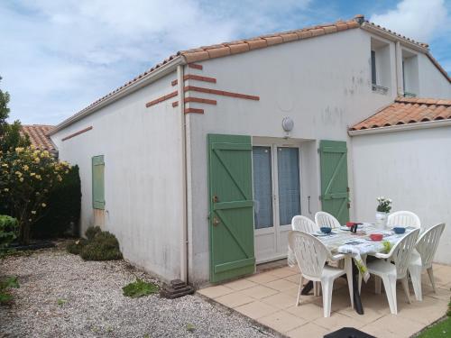 Maison familiale avec piscine, proche plage et commerces - FR-1-476-214