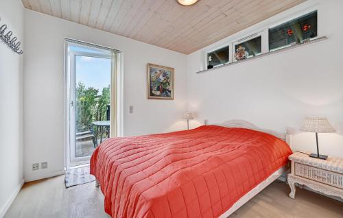 Katil atau katil-katil dalam bilik di Beautiful Home In Grenaa With Kitchen