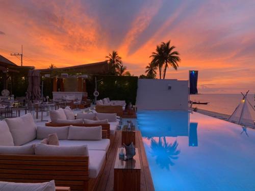 Bazén v ubytování Chi Samui Resort nebo v jeho okolí
