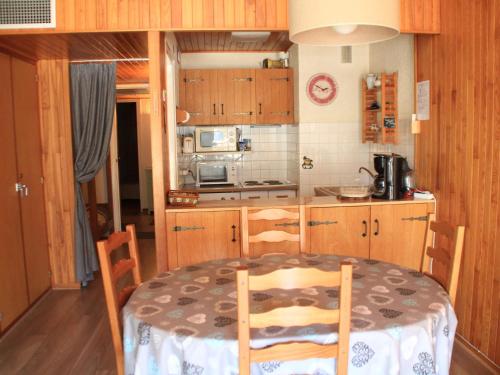 Appartement Châtel, 2 pièces, 6 personnes - FR-1-200-166にあるキッチンまたは簡易キッチン