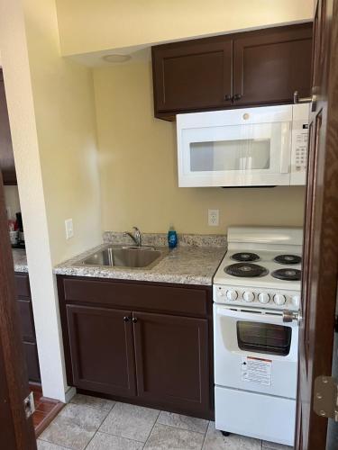Dapur atau dapur kecil di All Star Inn & Suites