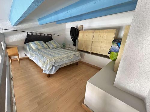 Studio avec cabine + mezzanine pour 4 pers, loggia, proche plage, parking privé