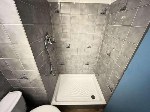 Studio avec cabine + mezzanine pour 4 pers, loggia, proche plage, parking privé