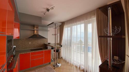Η κουζίνα ή μικρή κουζίνα στο Bellevue Beachfront Paradise