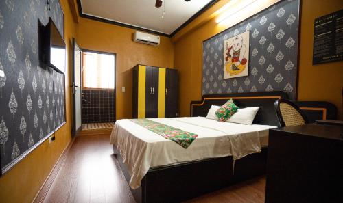 a bedroom with a bed in a room at VietHouse Homestay Ha Long in Ha Long