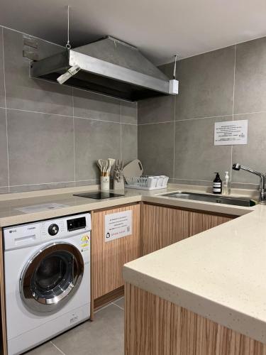 Cuina o zona de cuina de SSH LK Hostel