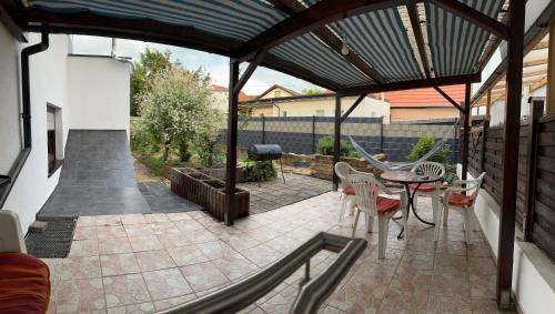 a patio with a table and chairs on a patio at Das Rosenhaus in Hargesheim in Hargesheim