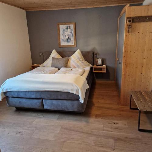 a bedroom with a large bed in a room at Gästehaus Lehr in Kinding