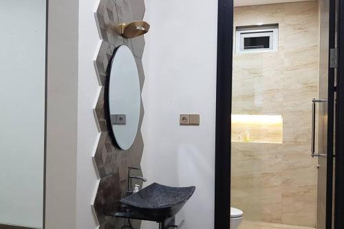 Ванная комната в Montana Sense Villa Sentul 3BR - Mountainview