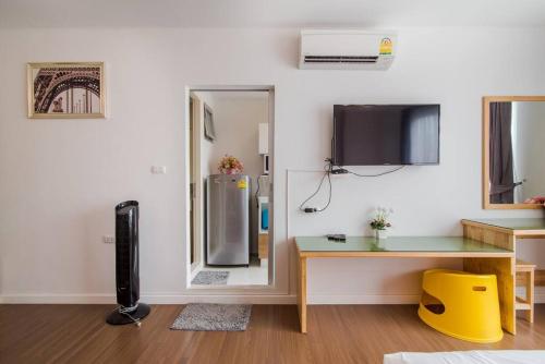 TV a/nebo společenská místnost v ubytování 449 8 Floor Family room IMM AIM CONDO by Pik