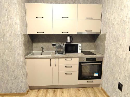 Кухня или мини-кухня в Venice Apartments

