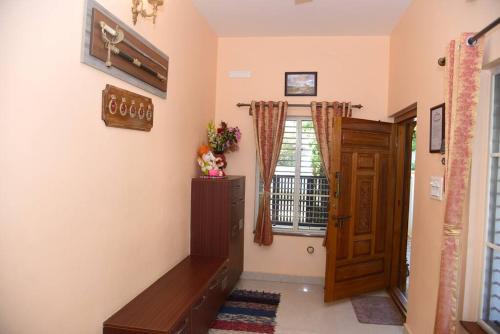 Φωτογραφία από το άλμπουμ του S R Luxurious Fully Ac 3 BHK Bunglow Mysore σε Mysore