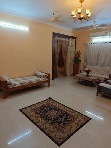 Ένα ή περισσότερα κρεβάτια σε δωμάτιο στο S R Luxurious Fully Ac 3 BHK Bunglow Mysore