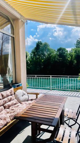 Fotografie z fotogalerie ubytování Villa Ibrahimagic with Pool & Private Beach on River v destinaci Bosanski Novi