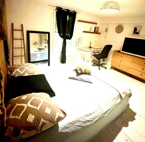 a bedroom with a bed and a desk and a mirror at La Hiboutière in Saint-Laurent-du-Var