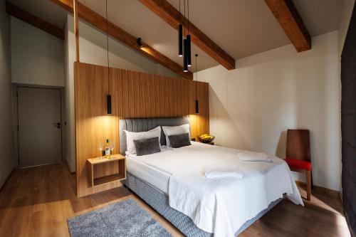 Ένα ή περισσότερα κρεβάτια σε δωμάτιο στο Local Stay Villas