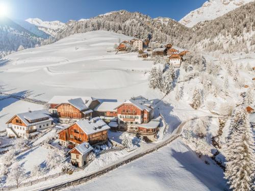 an aerial view of a resort in the snow at Tlisöra Speckstube in Frena