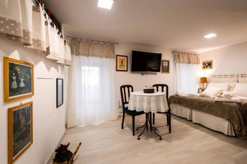 a bedroom with a bed and a table with chairs at Affittacamere Pozzo Bianco in Orvieto