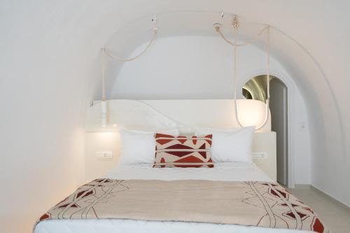 a bedroom with a bed with two lamps on it at The Magic Luxury Cave Suites in Vóthon