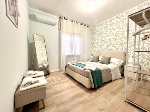 Кровать или кровати в номере Forever Home in Naples