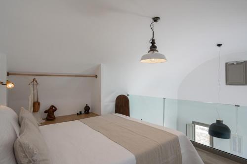 Postel nebo postele na pokoji v ubytování Rizes Villas Santorini with private pool