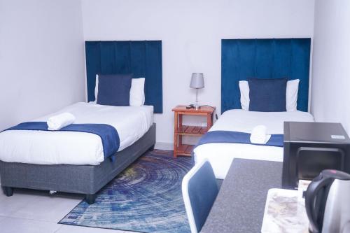 Postel nebo postele na pokoji v ubytování Safi Suites and Conference Centre