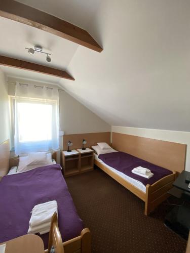 Ένα ή περισσότερα κρεβάτια σε δωμάτιο στο Motel Orion