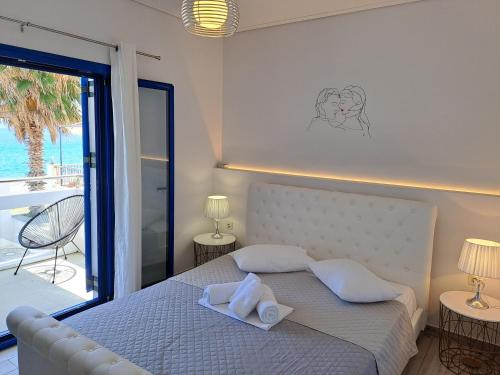 Postel nebo postele na pokoji v ubytování Aegean Apartments Evia