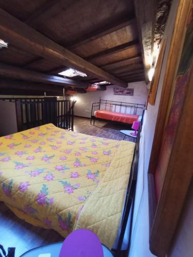 a bedroom with a bed and a couch in a room at Casa Paradiso in Chieti