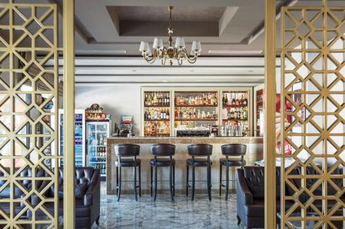 Ο χώρος του lounge ή του μπαρ στο Panoramic Spa Hotel