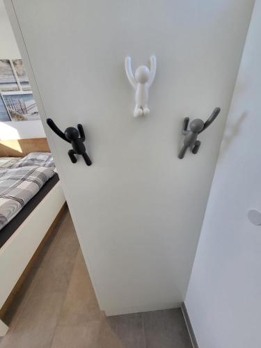 a white door with two black handles next to a bed at Elseblick in Schüttorf