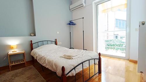 Large 2 BD Apartment with balconies in Athens