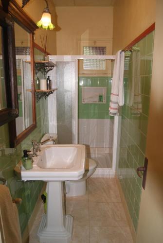 Ένα μπάνιο στο Apartamento con encanto Can Brugada