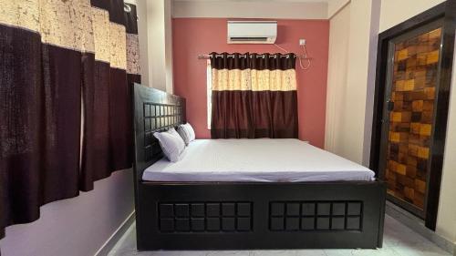 Katil atau katil-katil dalam bilik di Garden Guest House 250m from VFS Global & Rene Tower , acropolis mall
