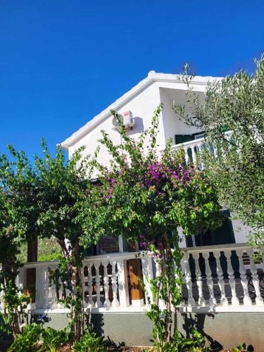 Holiday House Harmony