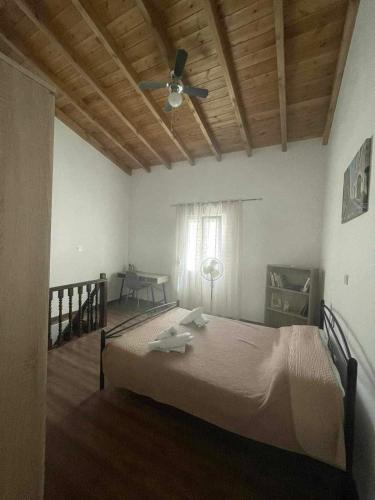 Postel nebo postele na pokoji v ubytování Traditional Rhodian Town House