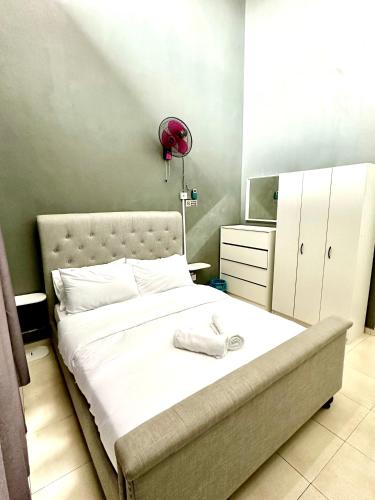 Кровать или кровати в номере The Amore Homestay Klebang, Melaka