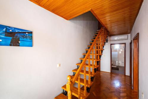 Φωτογραφία από το άλμπουμ του Spacious Holiday Home Joy with pool and playground, Suhovare σε Poličnik