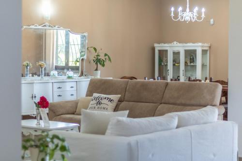 a living room with a couch and a mirror at La casa di Lola in Monterosi